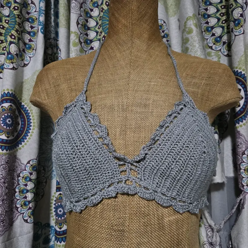 Conjunto de top y bralette tejido a crochet gris - 4