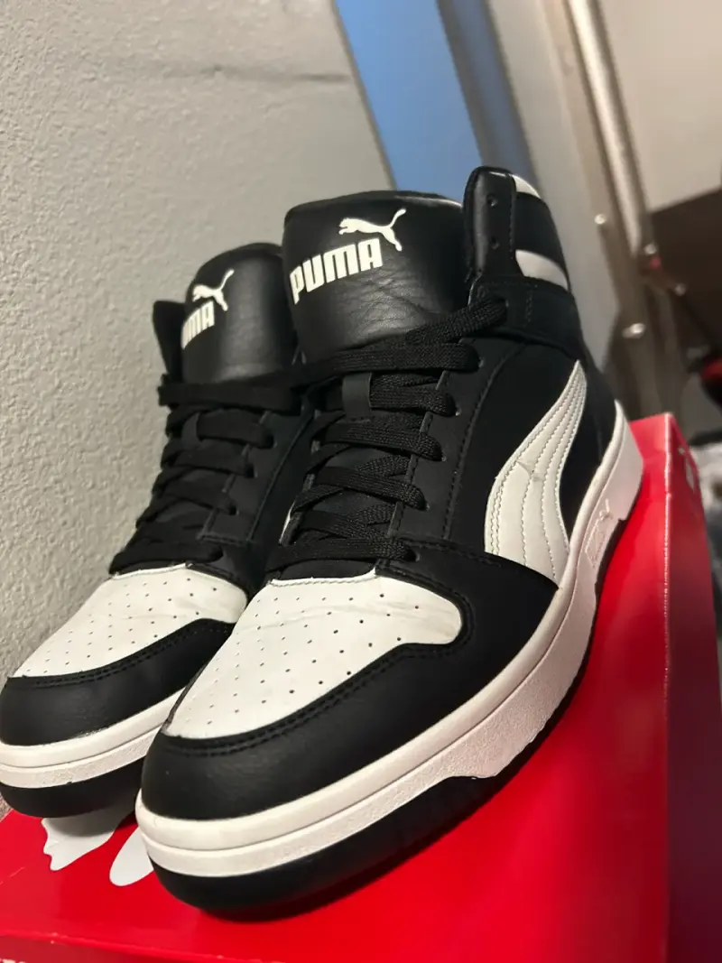 Zapatillas deportivas Puma negras y blancas - 2