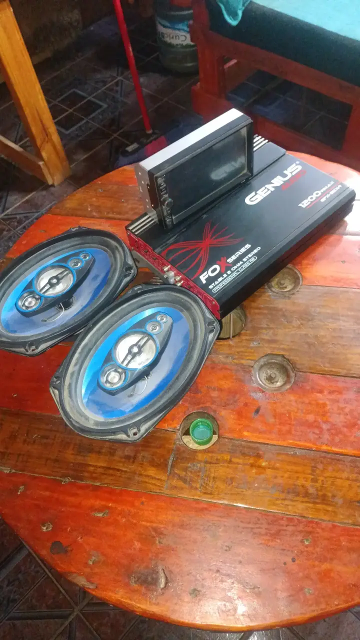 Set de audio para auto Genius con subwoofer Pioneer - 1