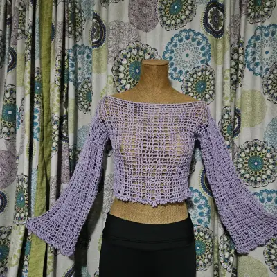 Top tejido a crochet color lila con mangas acampanadas - miniatura 1
