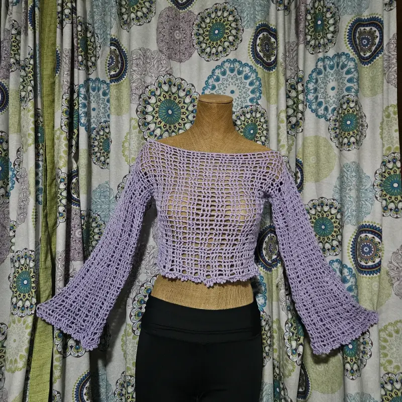 Top tejido a crochet color lila con mangas acampanadas - 2