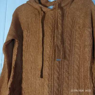 Suéter de lana con capucha color terracota - miniatura 2
