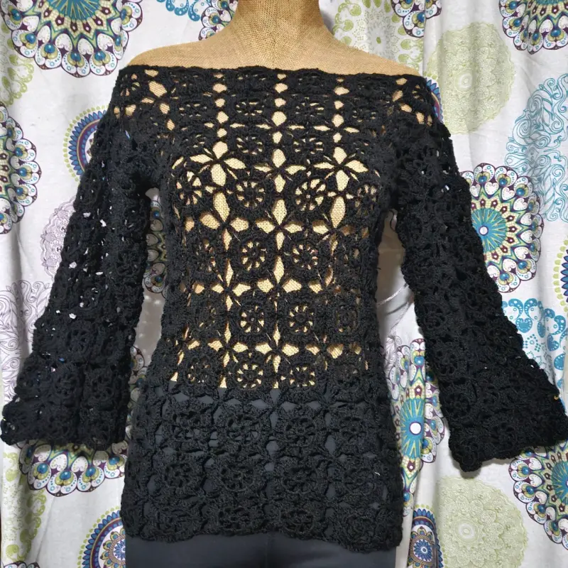 Blusa de encaje negra
