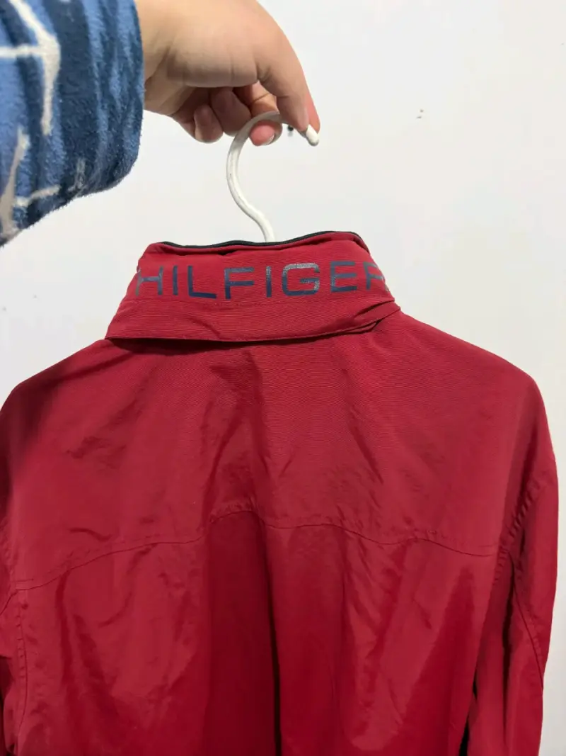 Chaqueta roja Tommy Hilfiger con logo - 1