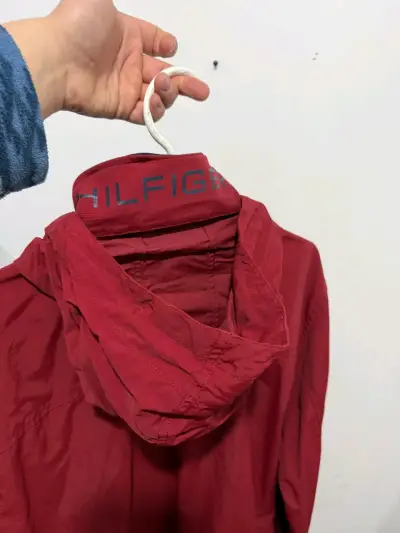 Chaqueta roja Tommy Hilfiger con logo - miniatura 4