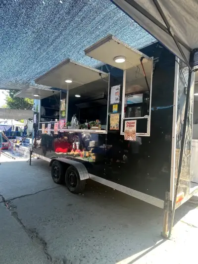 Food truck listo para trabajar 7x2 metros - miniatura 2