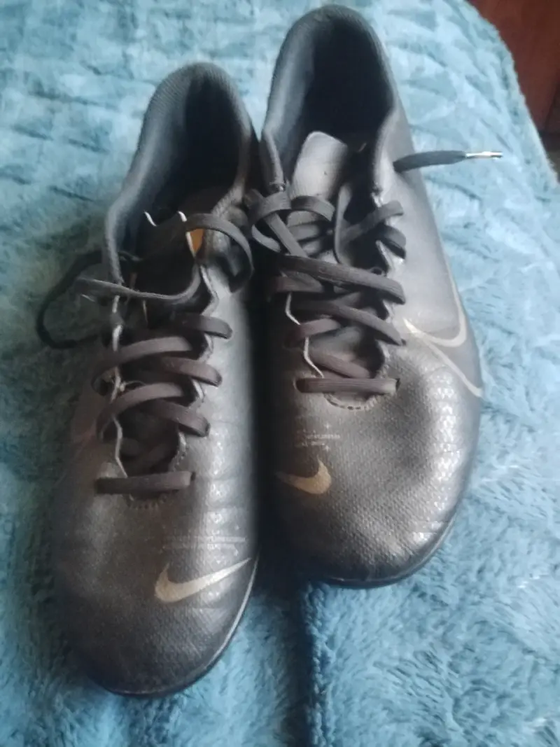 Zapatillas de Fútbol Negro y Naranja para Hombre - 3