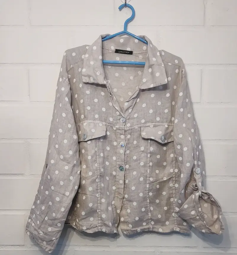 Blusa de lino con lunares Lineatre