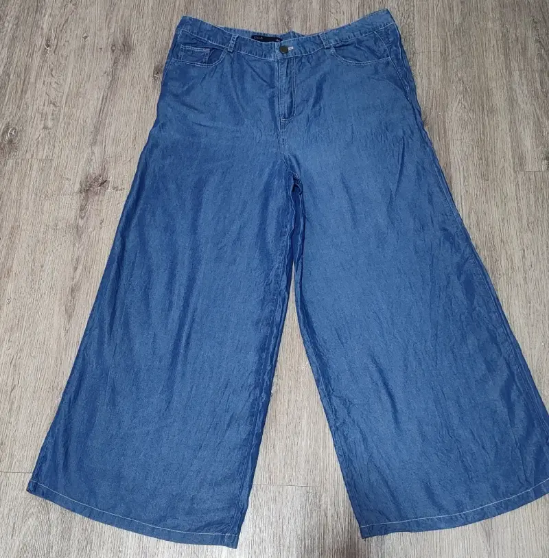 Pantalones anchos de mezclilla marca liola