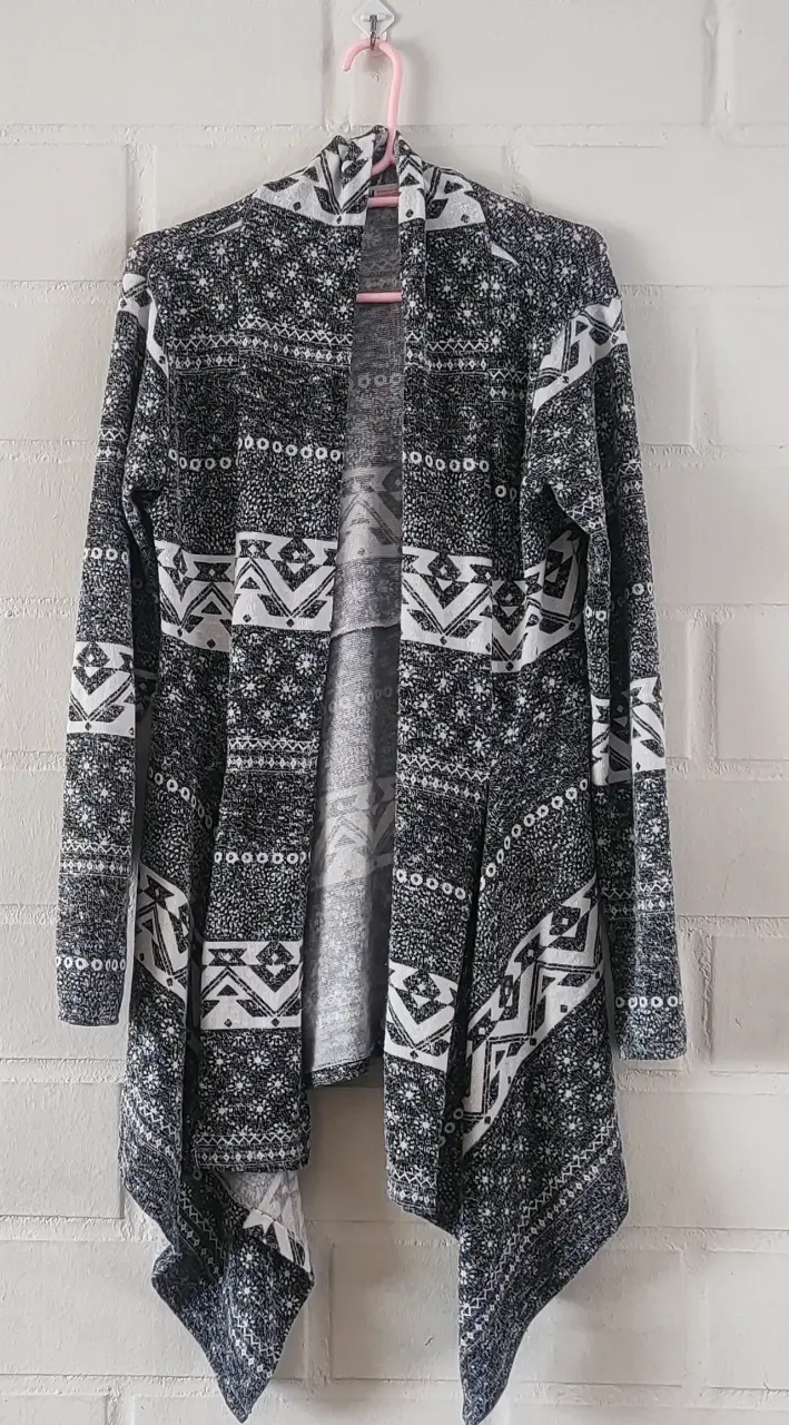 Cardigan abierto con diseño étnico marca hym