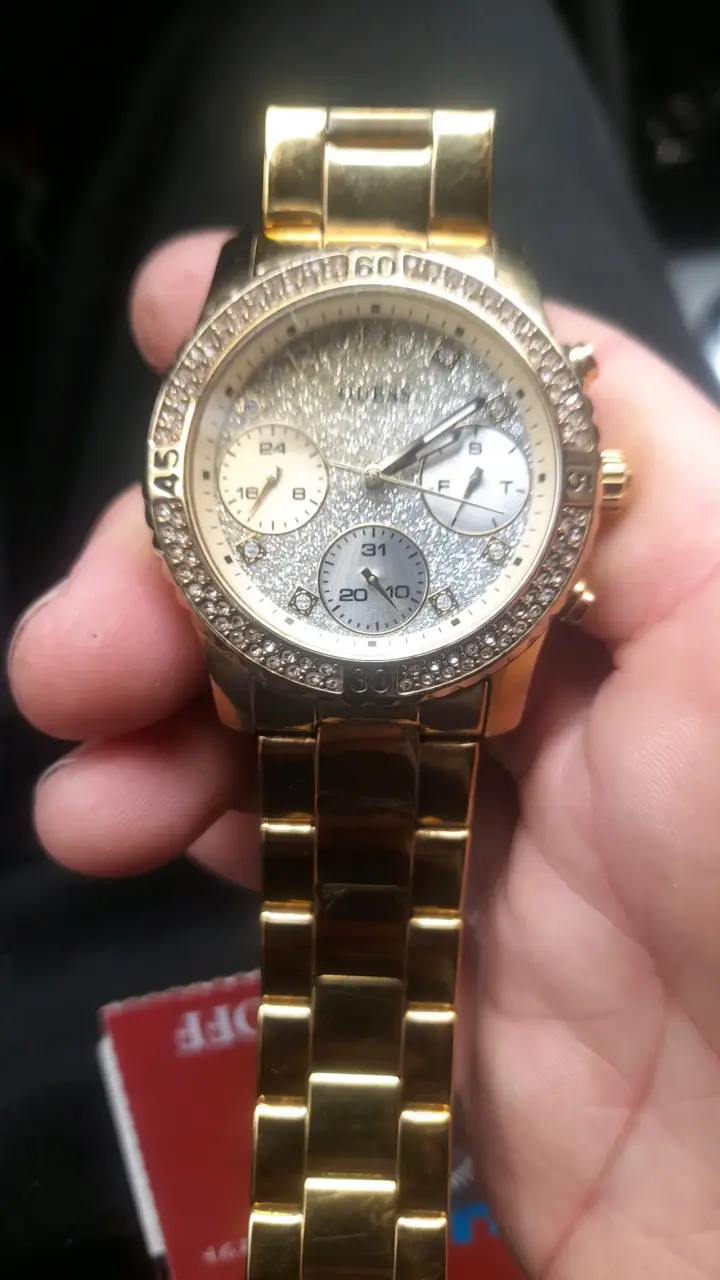 Reloj dorado con cristales Guess
