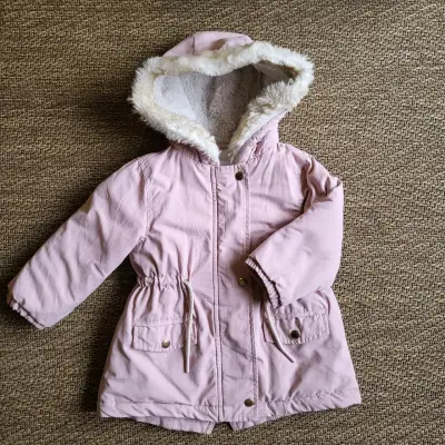 Parka rosada para niña con capucha de piel - miniatura 1