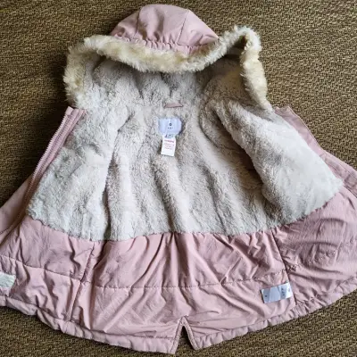 Parka rosada para niña con capucha de piel - miniatura 2