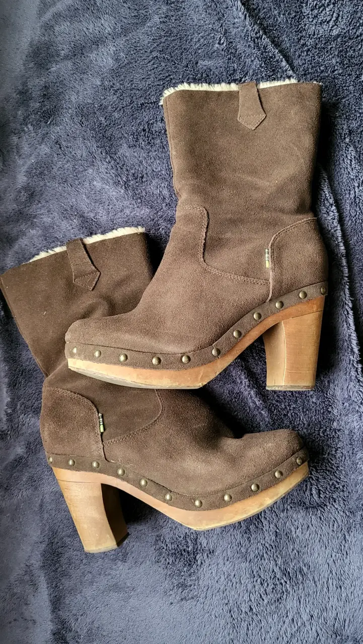 Botas de gamuza con tachas - 1