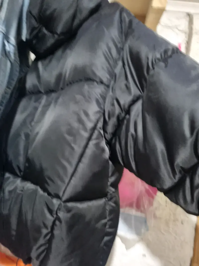 Chaqueta acolchada negra con capucha Sovet - 3
