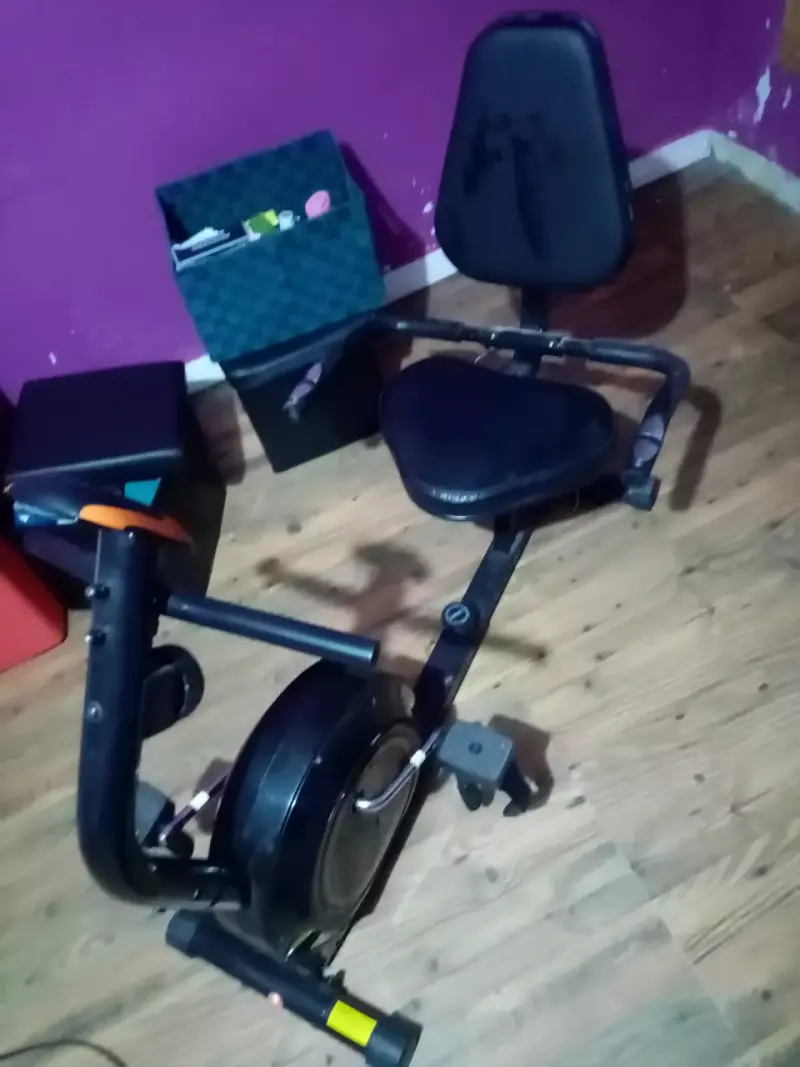 Bicicleta estática reclinada para ejercicio - 1