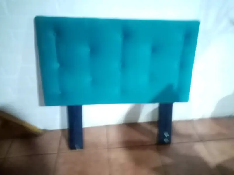 Respaldo de cama individual tapizado en color turquesa - 1