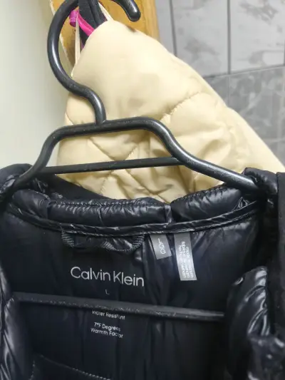 Chaqueta acolchada negra Calvin Klein para hombre - miniatura 3