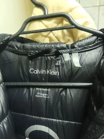 Chaqueta acolchada negra Calvin Klein para hombre - miniatura 4