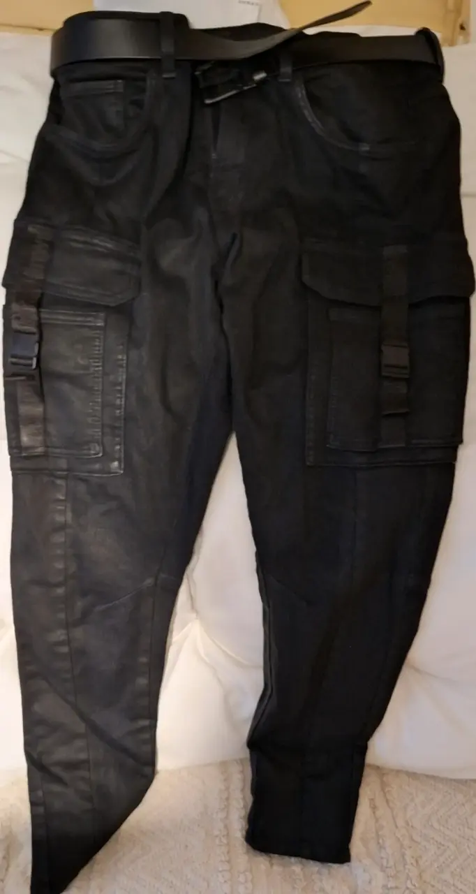 Pantalones cargo negros Zara con bolsillos - 1