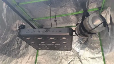 Carpa de cultivo interior Cropbox con luz LED - miniatura 4