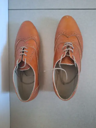 Zapatos de cuero marrón estilo Oxford para hombre - miniatura 2