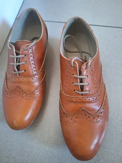 Zapatos de cuero marrón estilo Oxford para hombre - miniatura 6