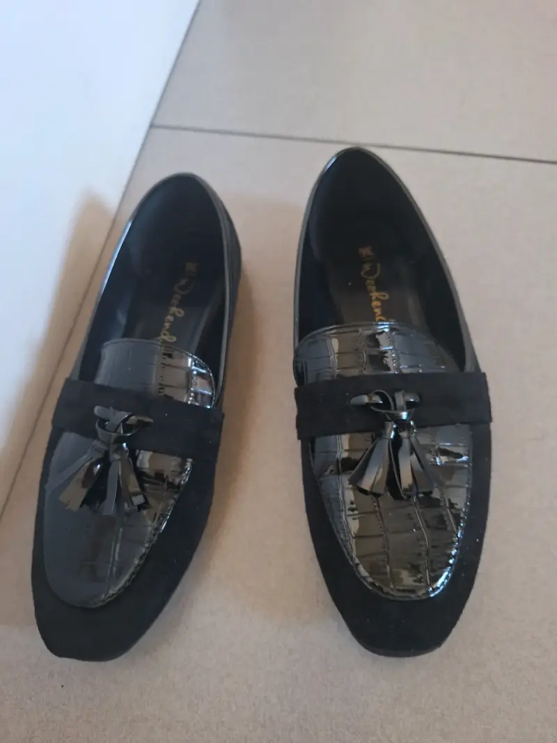 Mocasines negros de charol con borlas - 1