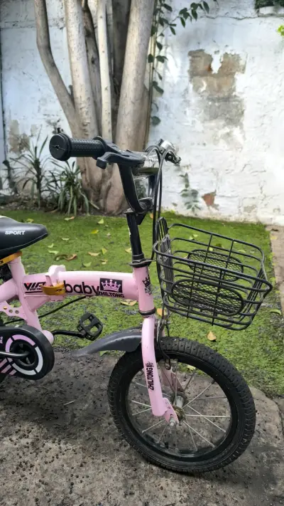 Bicicleta infantil rosa con ruedas de apoyo - miniatura 3