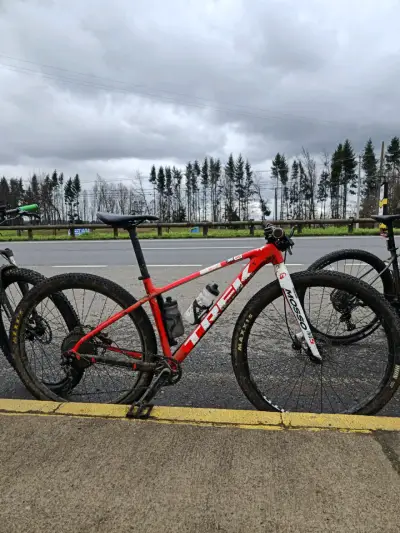 Trek marlin 5 rígida 100%, gravel/urbana. - miniatura 1