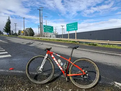 Trek marlin 5 rígida 100%, gravel/urbana. - miniatura 2