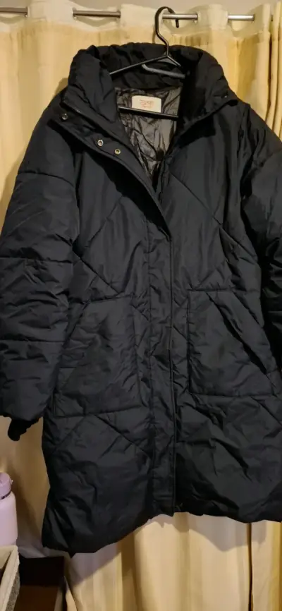 Abrigo negro Esprit funcional para invierno - miniatura 1