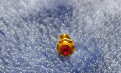 Aros de oro con piedra roja brillante - miniatura 2