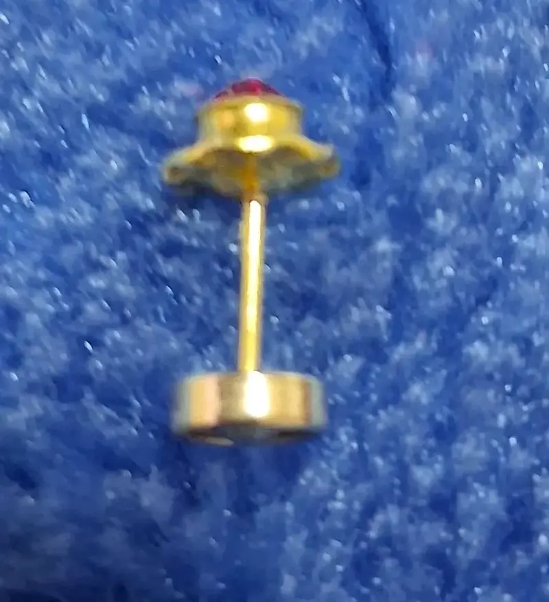Aros de oro con piedra roja brillante - 3
