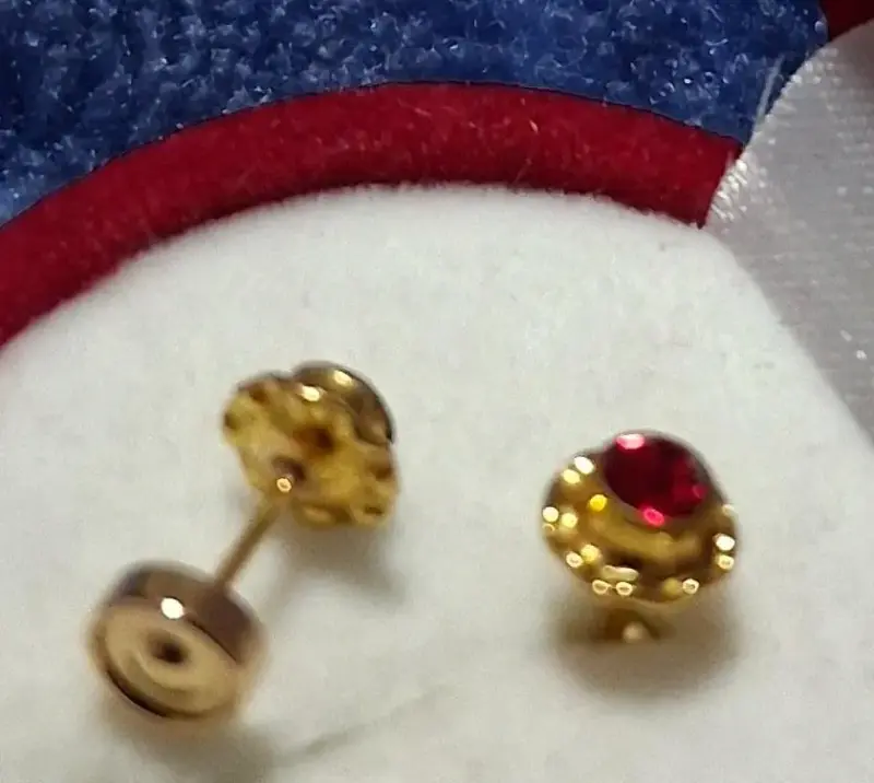 Aros de oro con piedra roja brillante - 4