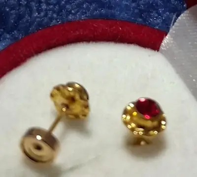 Aros de oro con piedra roja brillante - miniatura 4