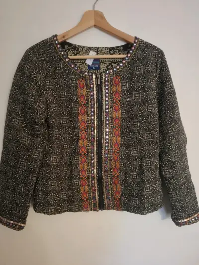 Chaqueta bohemia con bordados y lentejuelas - miniatura 2