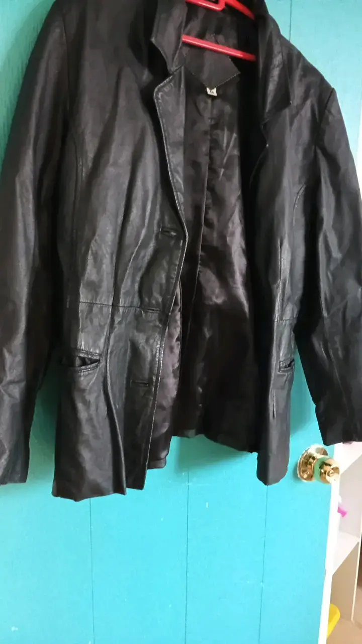 Chaqueta de cuero negra para mujer