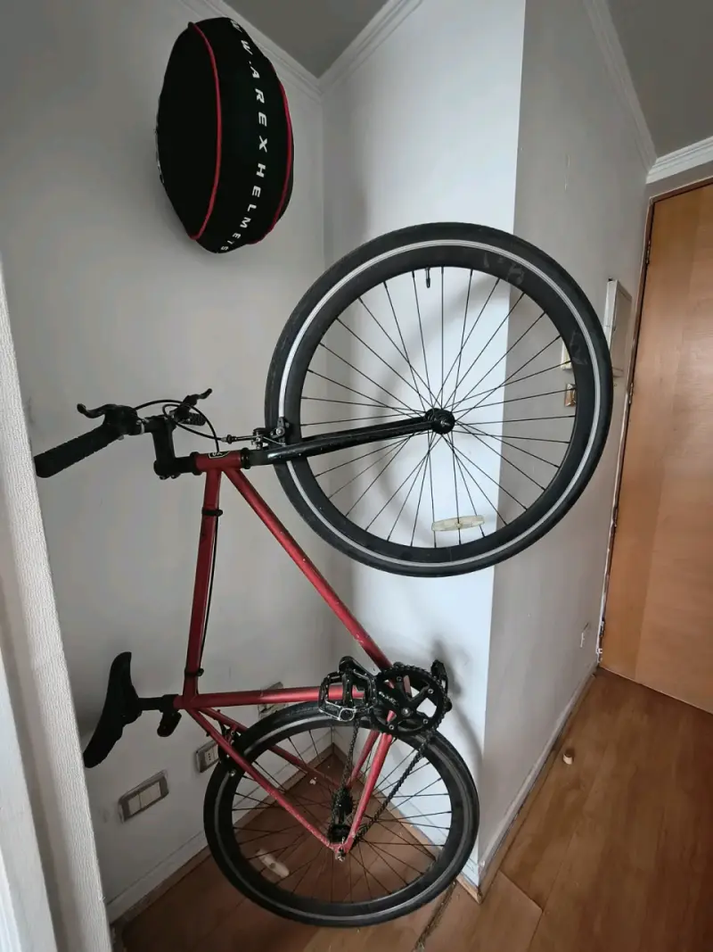 Bicicleta ruta roja en buen estado - 1