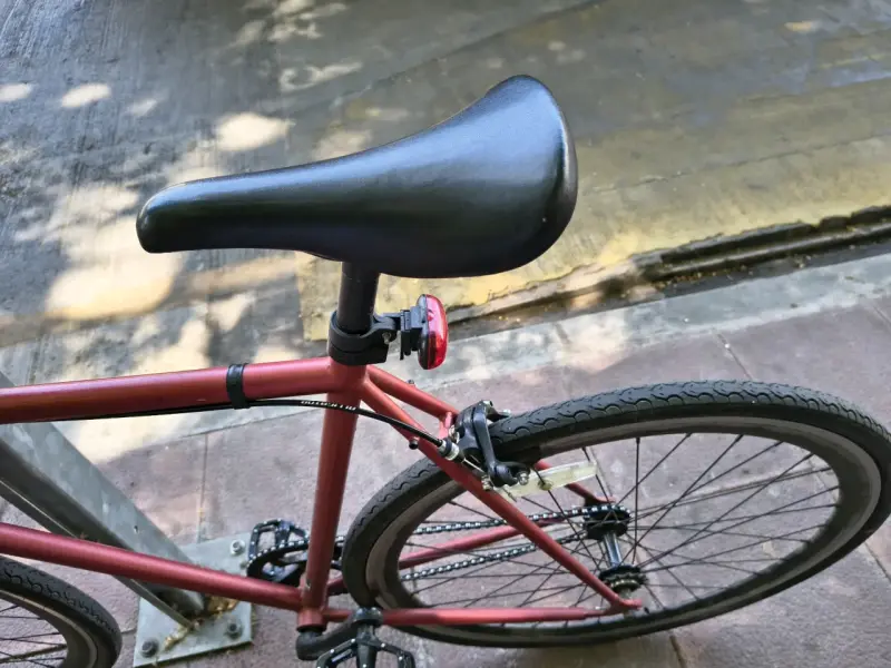 Bicicleta ruta roja en buen estado - 3