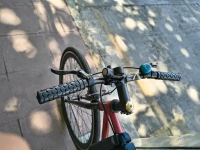 Bicicleta ruta roja en buen estado - miniatura 4