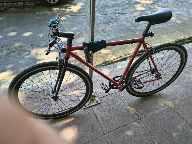 Bicicleta ruta roja en buen estado - 6