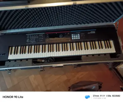 Teclado Roland Juno-Di con estuche rígido - miniatura 2