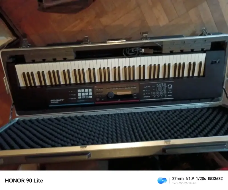 Teclado Roland Juno-Di con estuche rígido - 3