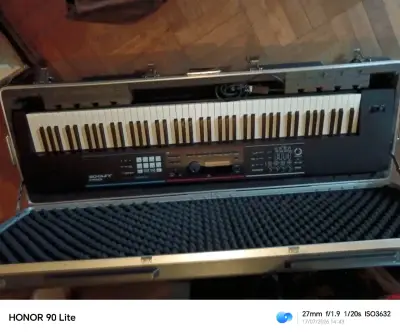 Teclado Roland Juno-Di con estuche rígido - miniatura 3