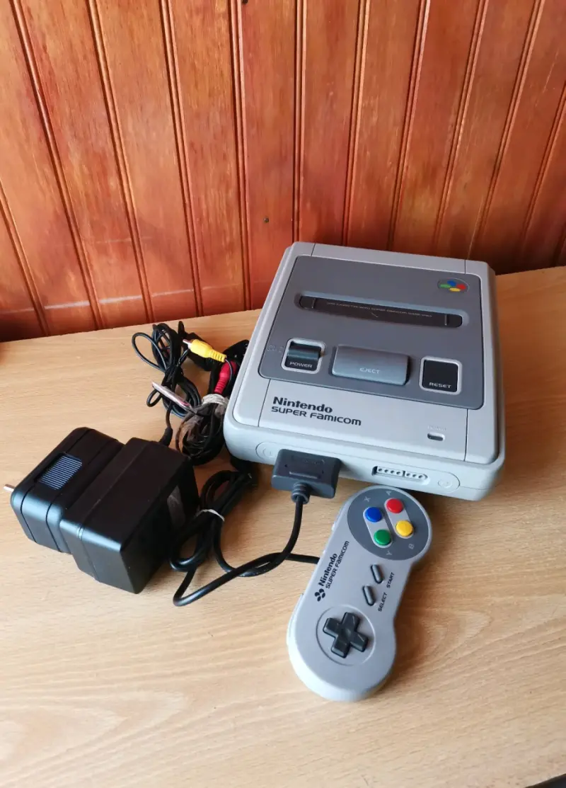 Consola Nintendo Super Famicom competa sin juegos