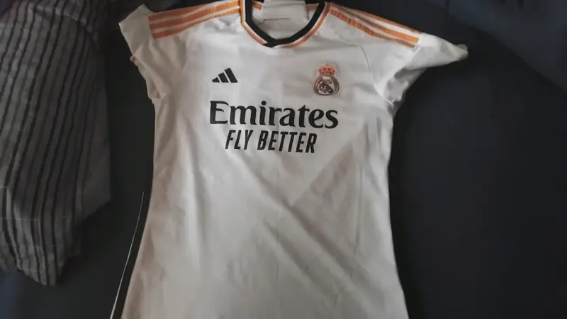 Camiseta Real Madrid Adidas Vinicius Jr. Talla M - 1