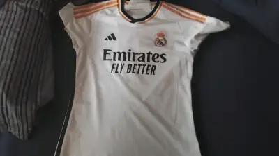 Camiseta Real Madrid Adidas Vinicius Jr. Talla M - miniatura 1