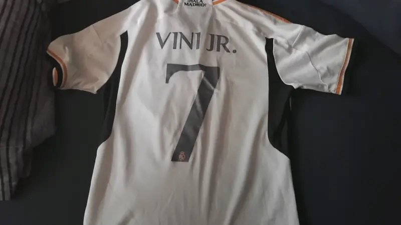 Camiseta Real Madrid Adidas Vinicius Jr. Talla M - 2