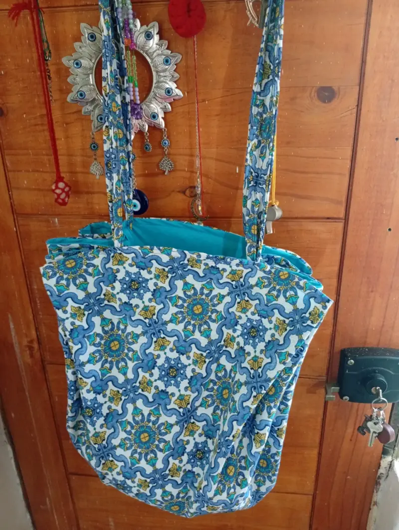Bolso de tela azul con estampado confección propia - 5